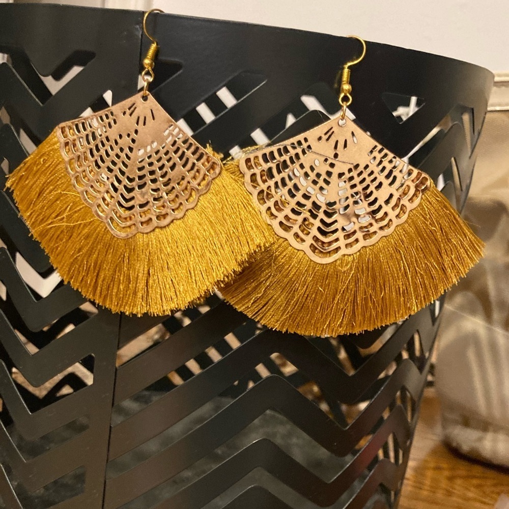 Fan Fringe Earrings Mustard Yellow Gold NEW - Picture 5 of 5